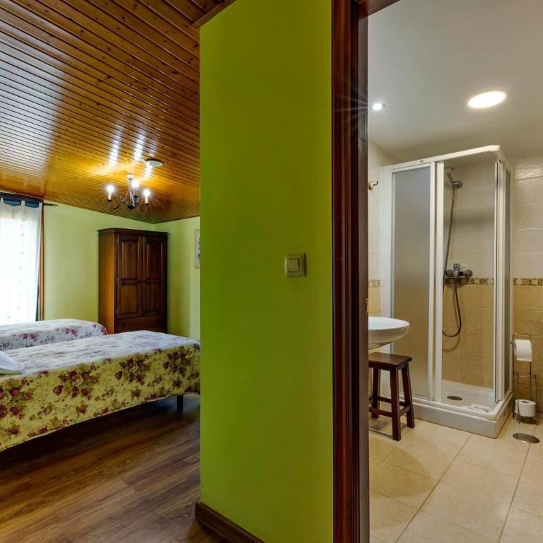 Casa Rural Os Carballos - Habitación Doble Deluxe con balcón - 4
