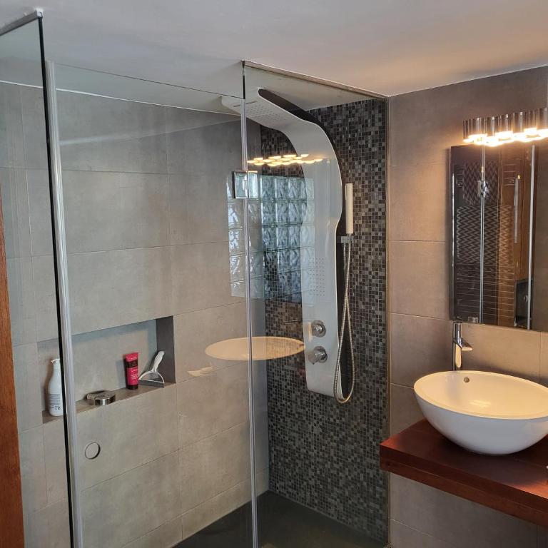 Lovely Loft Apartment Madrid Center - Two-Bedroom Apartment - 24