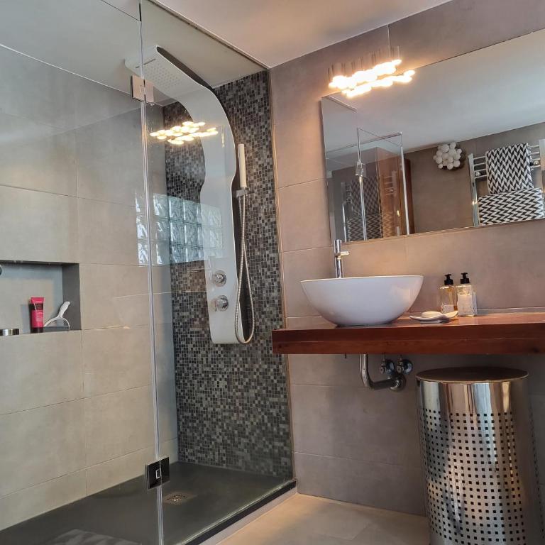 Lovely Loft Apartment Madrid Center - Two-Bedroom Apartment - 25