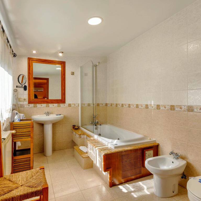Casa Rural Os Carballos - Habitación Doble con bañera de hidromasaje - 2