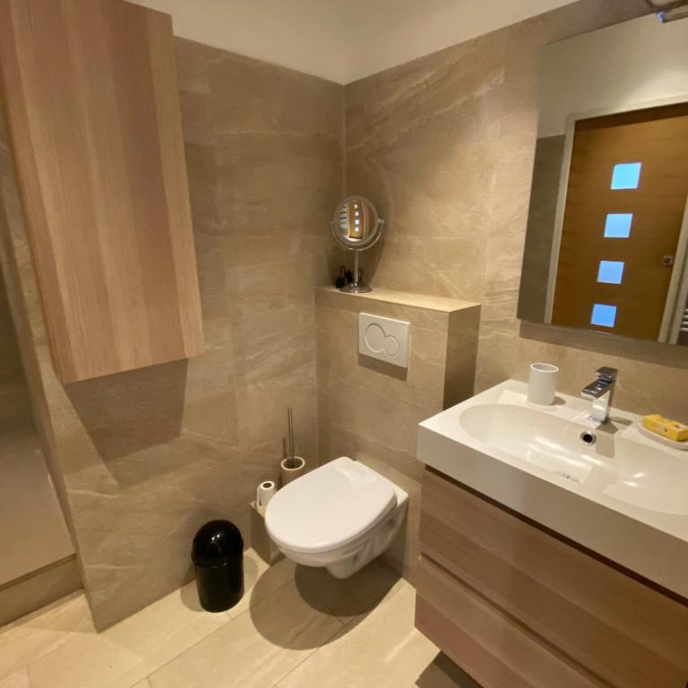 Peaceful City Centre Apartment - Apartment - 7