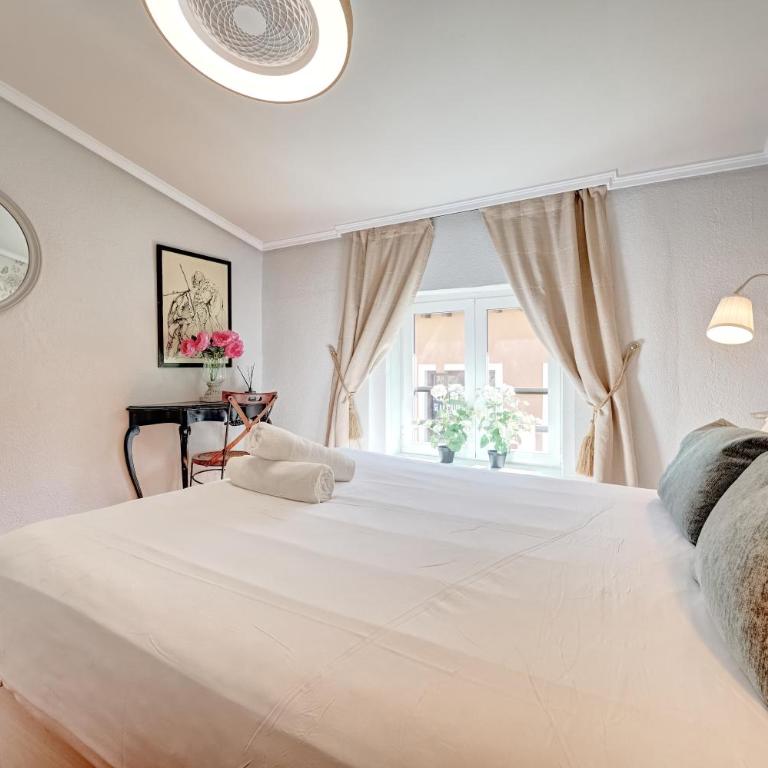 Heart of Pamplona Apartments II by clabao - Apartment with Balcony - 30