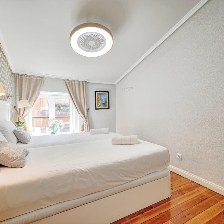 Heart of Pamplona Apartments II by clabao - Apartment with Balcony - 24