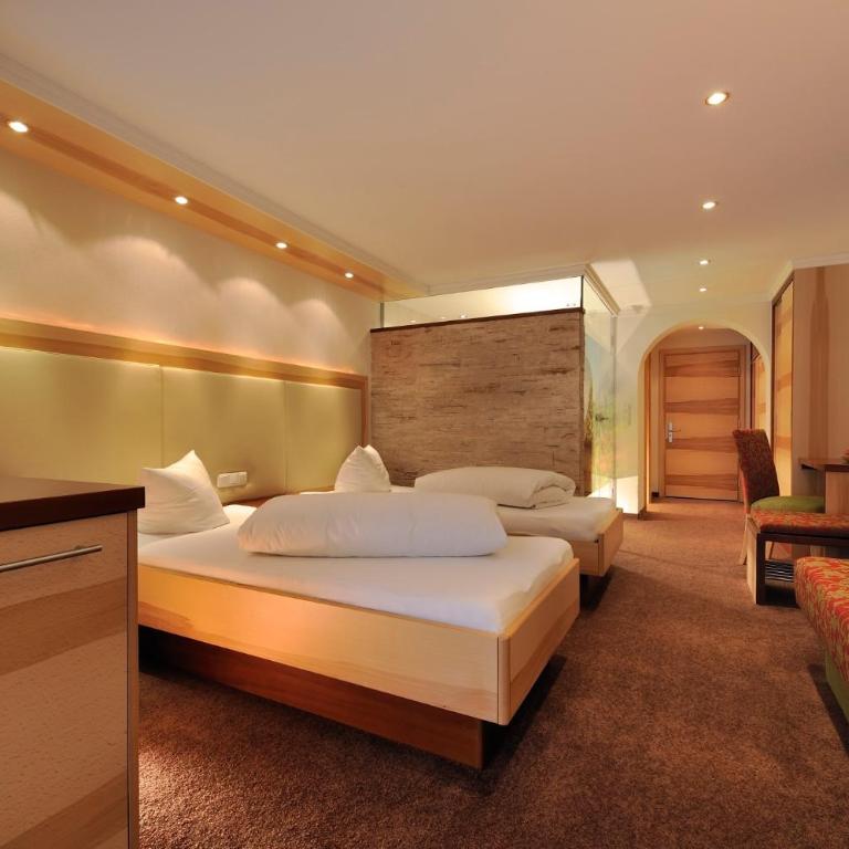 Hotel Arnika - Deluxe Dreibettzimmer - 1