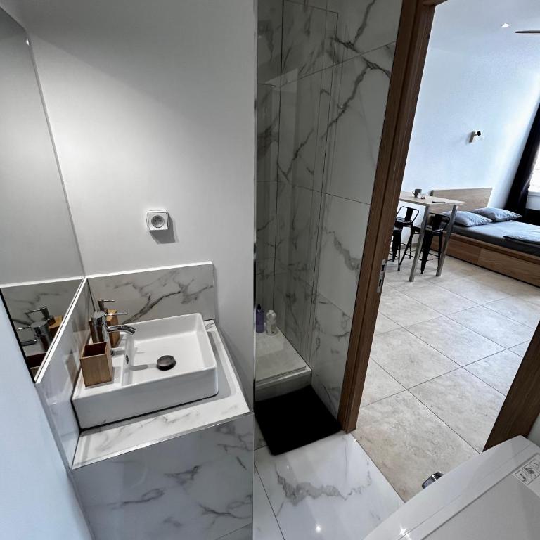 Appartement vue imprenable Vieux-Port et Notre Dame - Studio - Vue sur Mer - 14