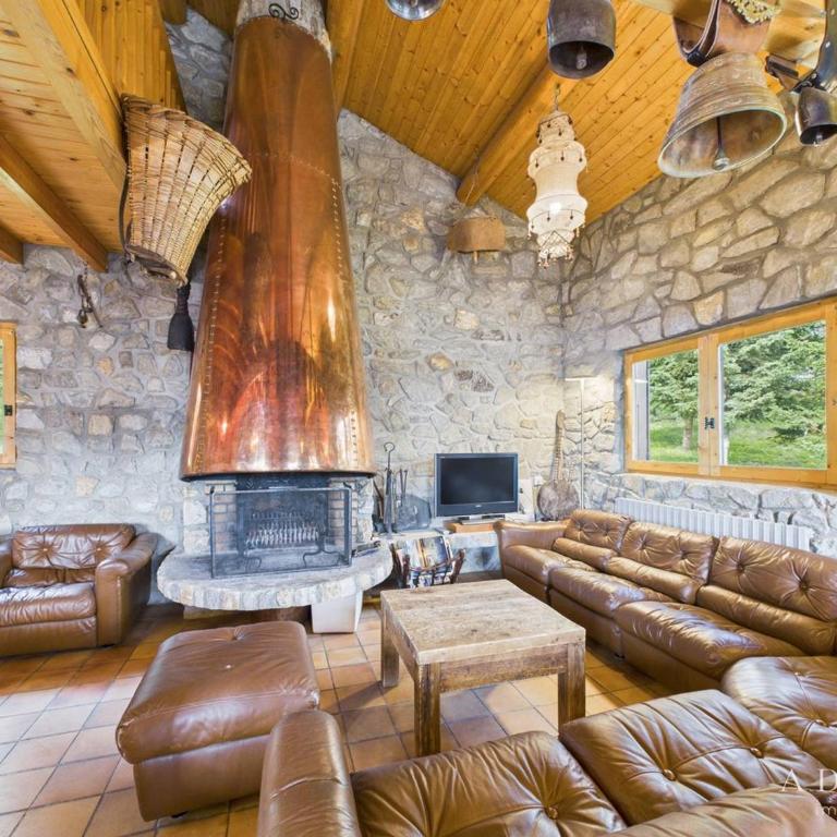 Chalet Savoyard pour 18 pers, proche pistes et commerces, cheminée, balcon, navette gratuite - FR-1-398-582 - Chalet (18 Adultes) - 1