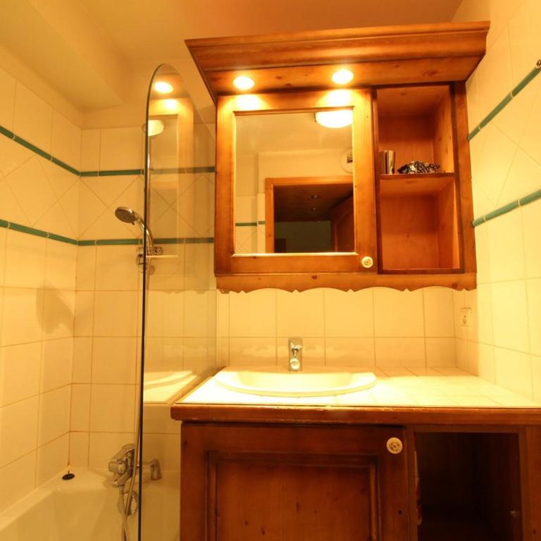 Duplex chaleureux 4 pièces avec wifi, parking, proche spa & bus pour ski - FR-1-572-43 - Appartement (6 Adultes) - 3