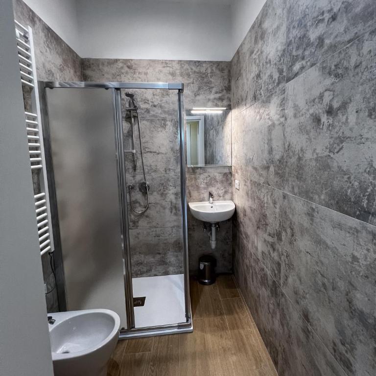 Top Rooms Torino - Double or Twin Room with Private Bathroom - 3