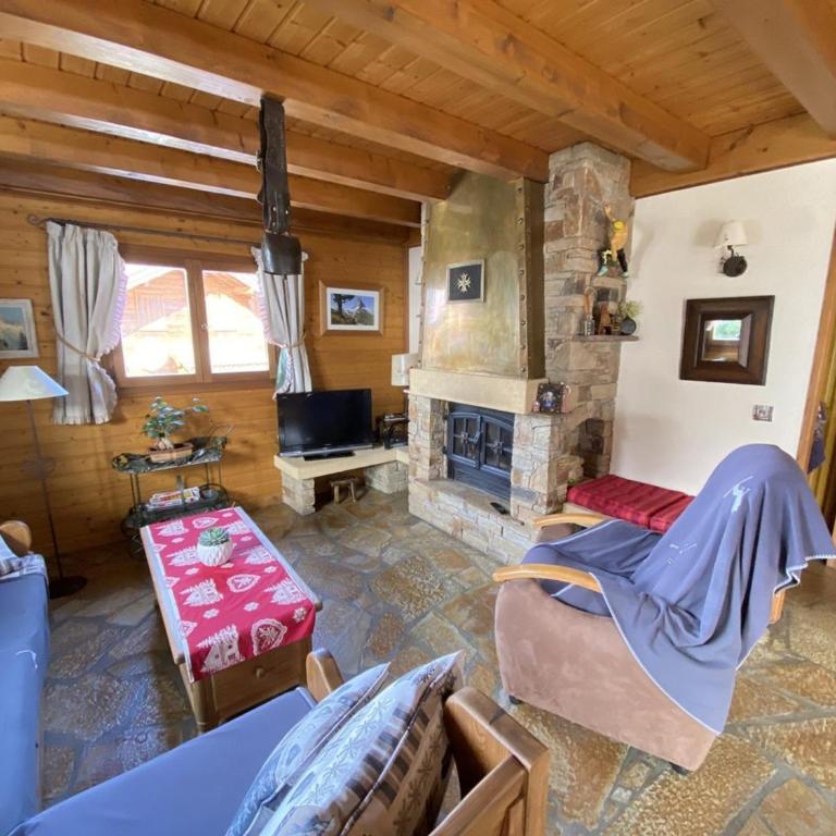 Chalet 6 pers. avec cheminée, jardin, WiFi à 300m des pistes - Arâches-la-Frasse - FR-1-572-28 - Chalet - 3