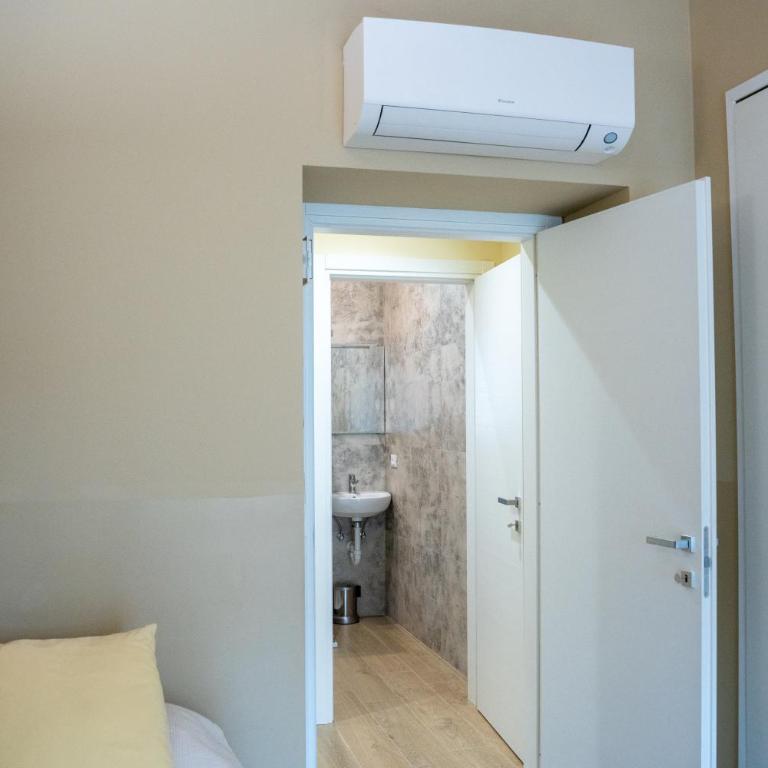 Top Rooms Torino - Double or Twin Room with Private Bathroom - 6