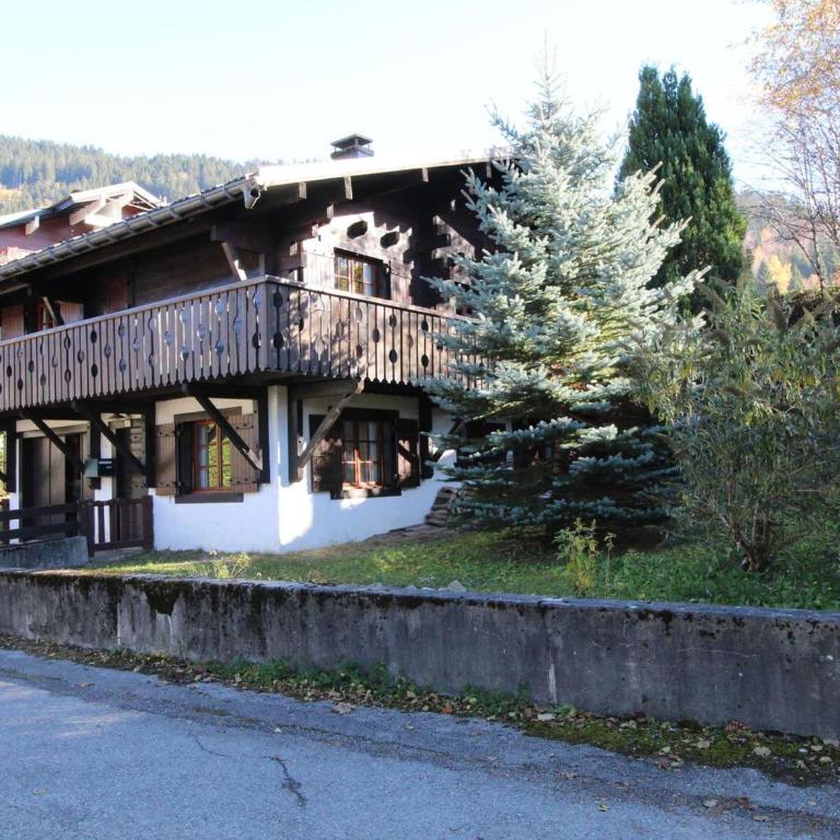Chalet 4 chambres sur pistes débutants avec balcon et parking, à 350m des commerces - FR-1-572-196 - Chalet - 8