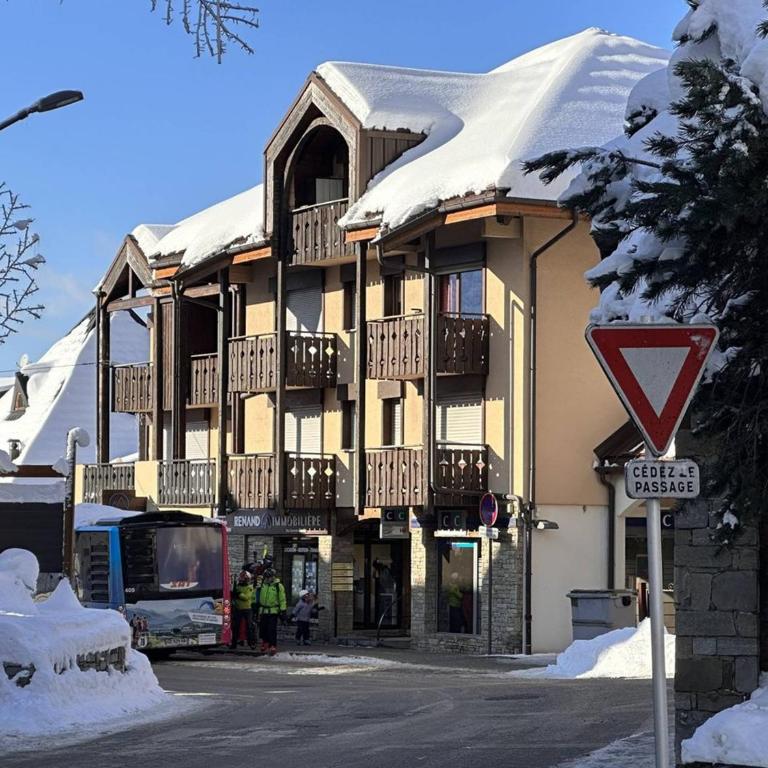 Studio mezzanine 5 pers, pied des commerces, 450m des pistes - FR-1-572-184 - Studio - 13