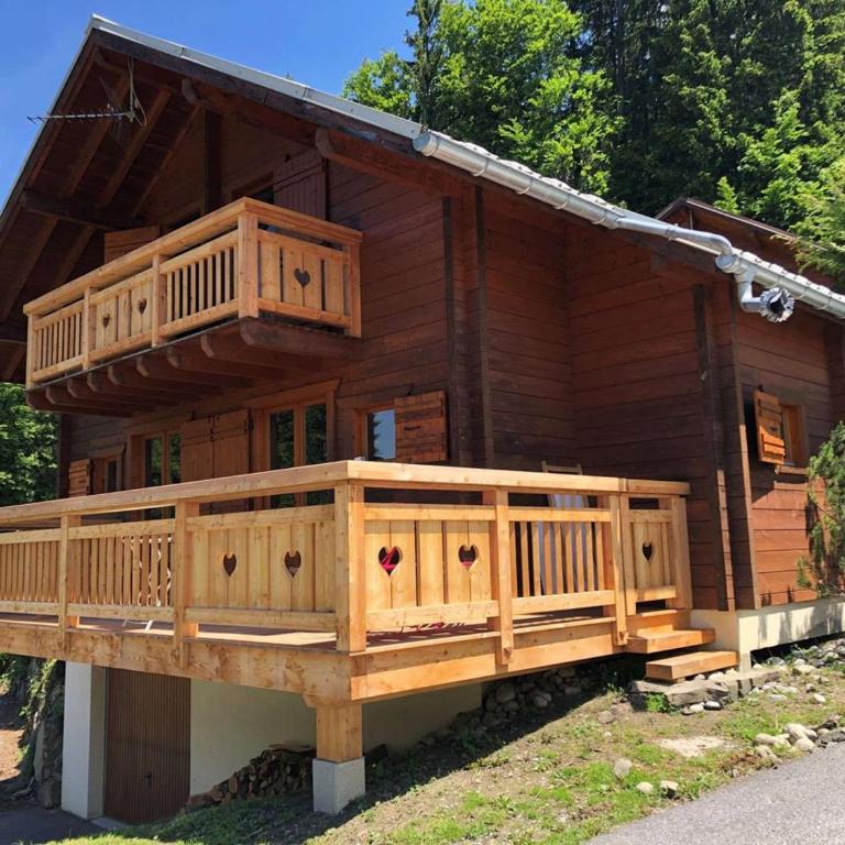 Chalet équipé avec poêle et garage, proche centre et remontées mécaniques - Chalet con 3 Camere da Letto - 4