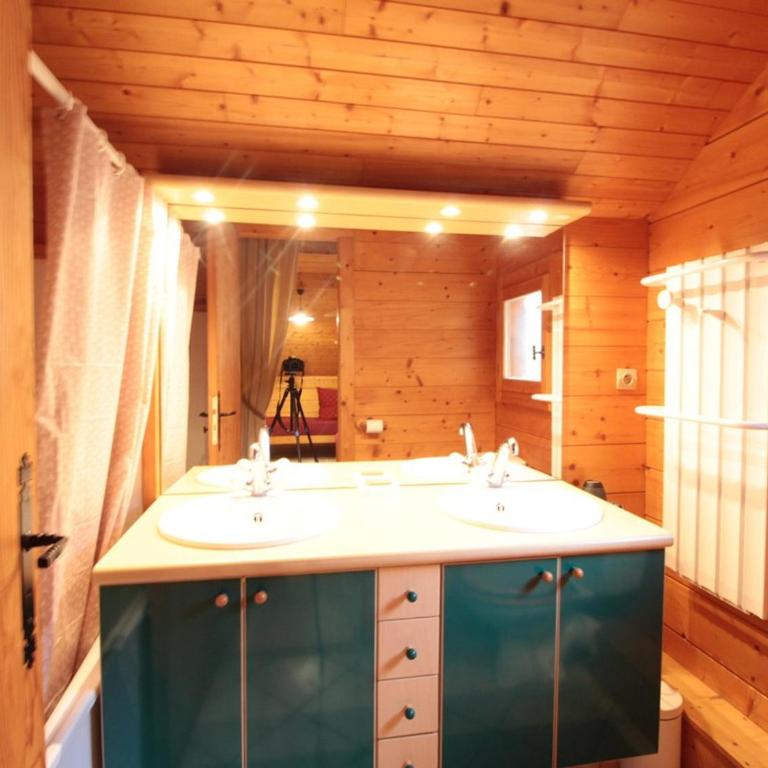 Chalet équipé avec poêle et garage, proche centre et remontées mécaniques - Chalet con 3 Camere da Letto - 8