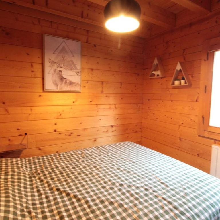 Chalet équipé avec poêle et garage, proche centre et remontées mécaniques - Chalet con 3 Camere da Letto - 11
