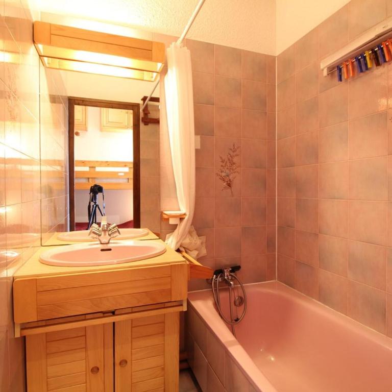 Studio pour 4 personnes avec balcon et équipements, au pied des pistes et à 550m du village - FR-1-572-157 - Monolocale - 17