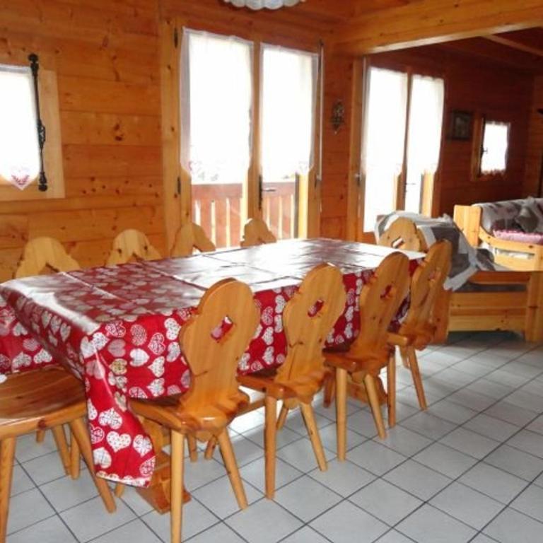 Chalet 3 Chambres 8 Pers, 800m Pistes, Parking Couvert, Poêle à Bois, Quartier Calme - FR-1-572-224 - Chalet - 8