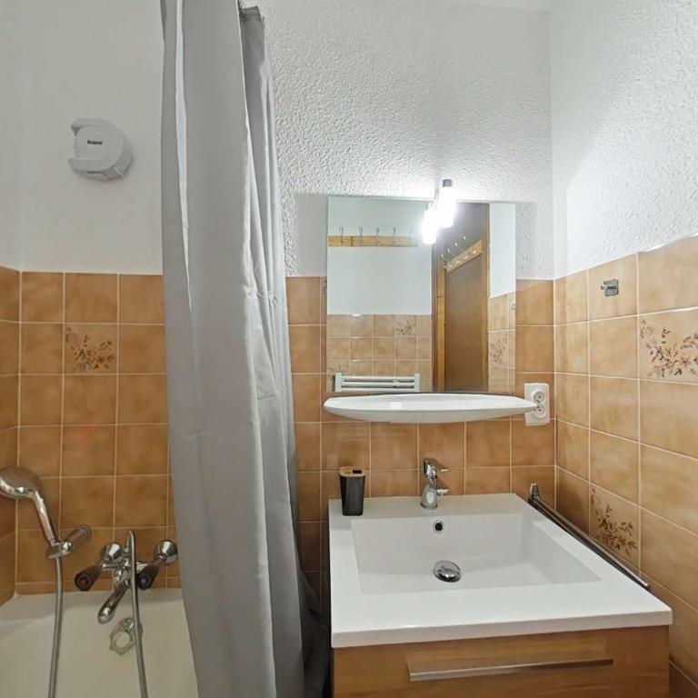 Studio ski aux pieds avec terrasse, parking et Wi-Fi - 4 couchages - FR-1-241-173 - Estudio - 6