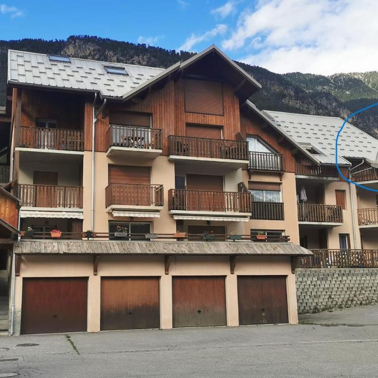 Beau duplex avec 2 balcons et vue - Appartement - 20