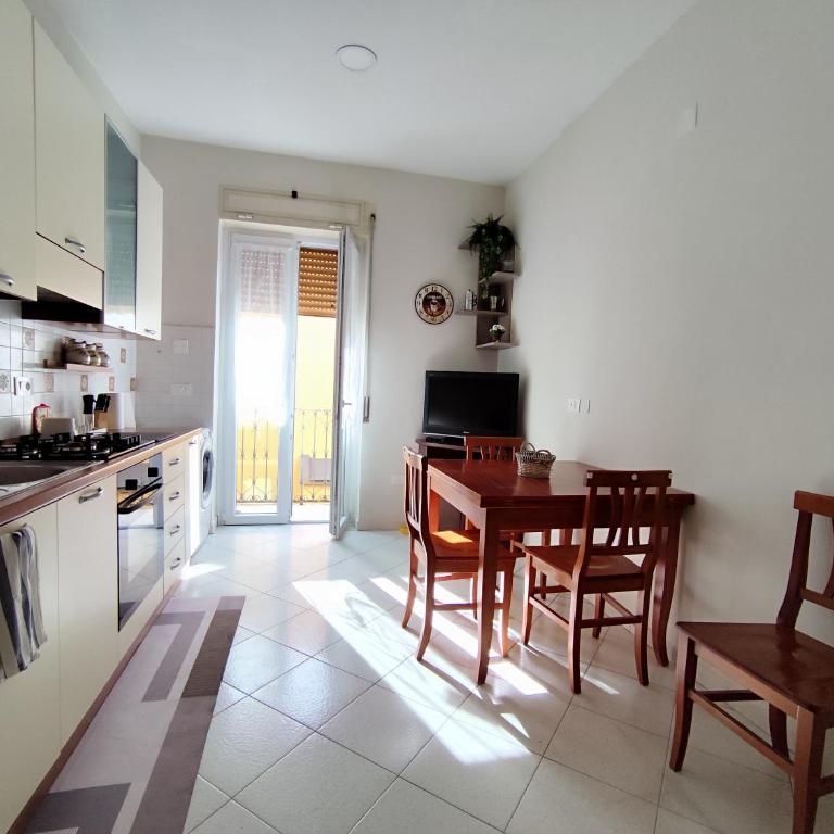 Albi House Vomero - Appartamento con 2 Camere da Letto e Balcone - 9