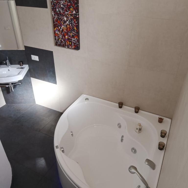 Casa Flora - Two-Bedroom Deluxe Apartment with Balcony - 24