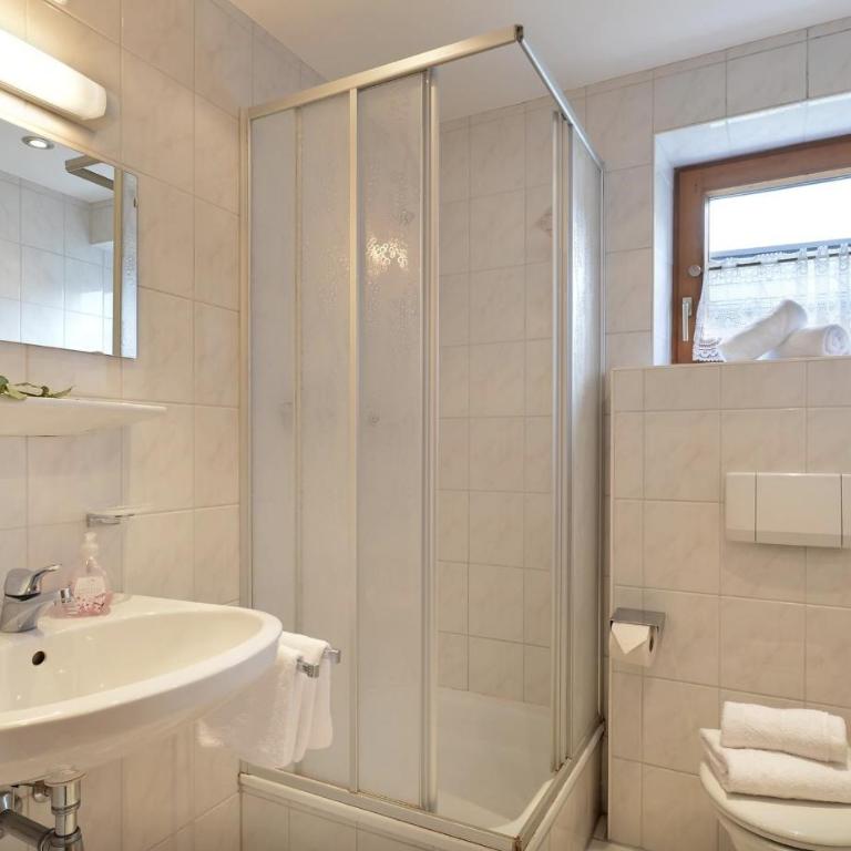 Haus Adler by Alpine Host Helpers - Apartment mit Balkon - 6