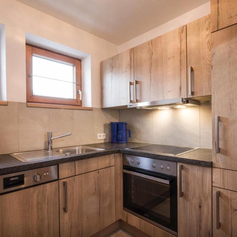 Haus Adler by Alpine Host Helpers - Apartment mit Balkon - 8