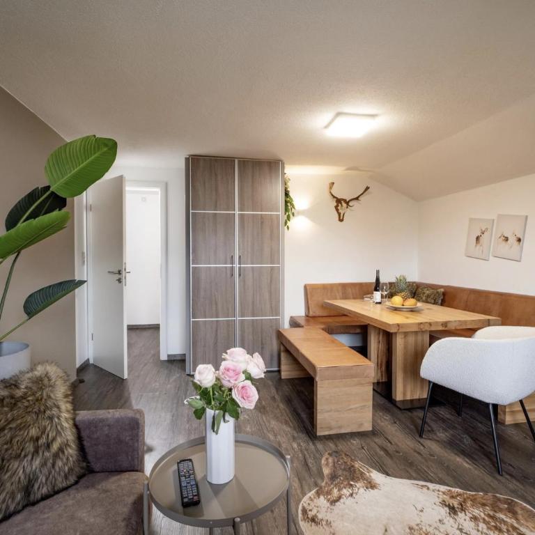 Haus Adler by Alpine Host Helpers - Apartment mit Aussicht und Balkon - 6