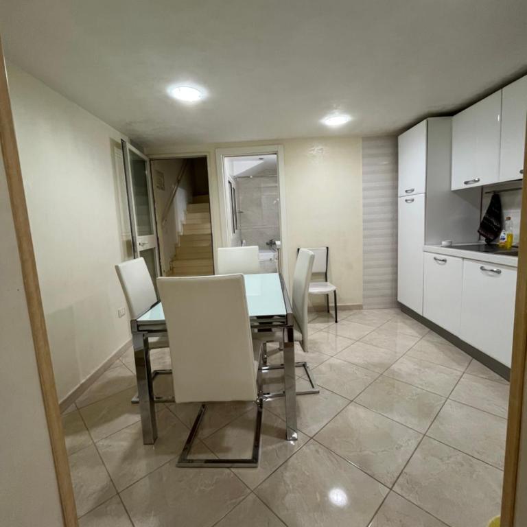 Nanet House - Appartamento con 1 Camera da Letto - 13