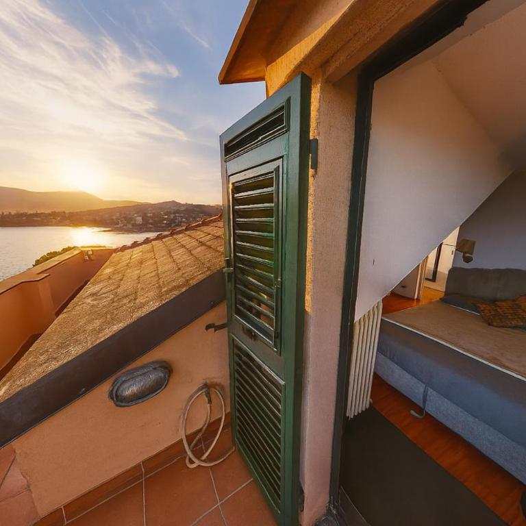 WELCOME RIVIERA - ATTICO SAN FAUSTINO 165 mq più 110 mq di terrazza- IN VILLA 700 ,VISTA MARE STREPITOSA-100 m dalla spiaggia-PARKING ESCLUSIVO - Casa con 2 Camere da Letto - 32