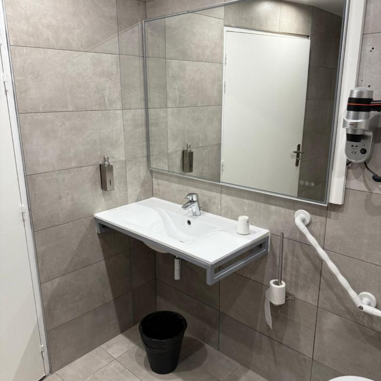 Mary's Hotel République - Chambre Double - Accessible aux Personnes à Mobilité Réduite - 5