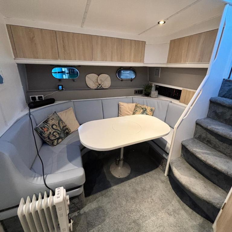 Boat with Jacuzzi - Bateau avec Jacuzzi - Mobilheim - 3