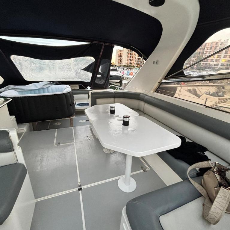 Boat with Jacuzzi - Bateau avec Jacuzzi - Mobilheim - 10