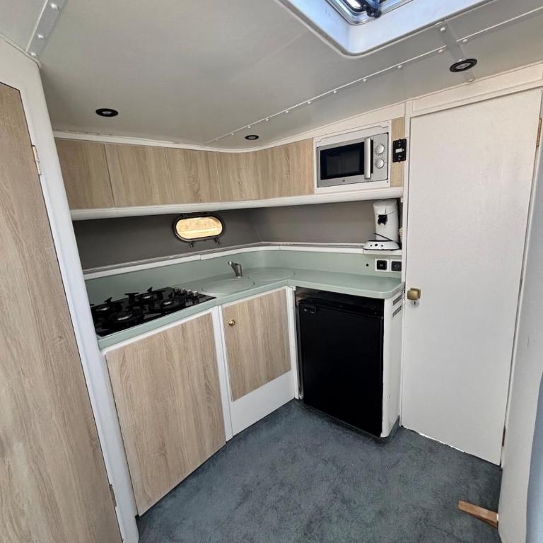 Boat with Jacuzzi - Bateau avec Jacuzzi - Mobilheim - 11
