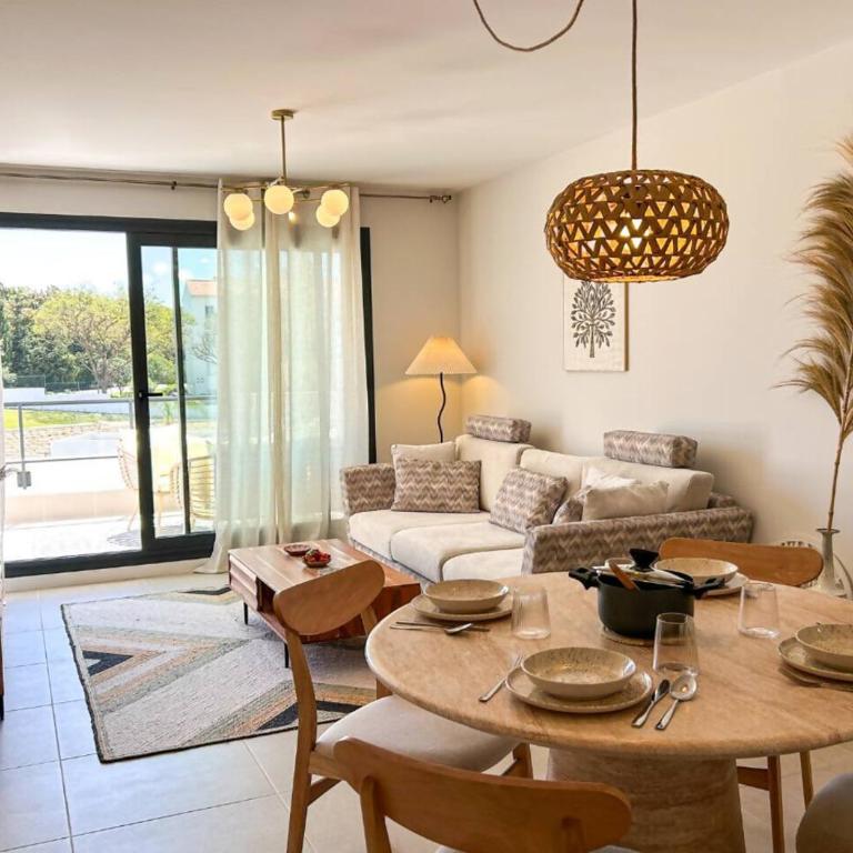 Apartamento con Terraza y Vista al Jardín - Apartamento de 2 dormitorios - 62