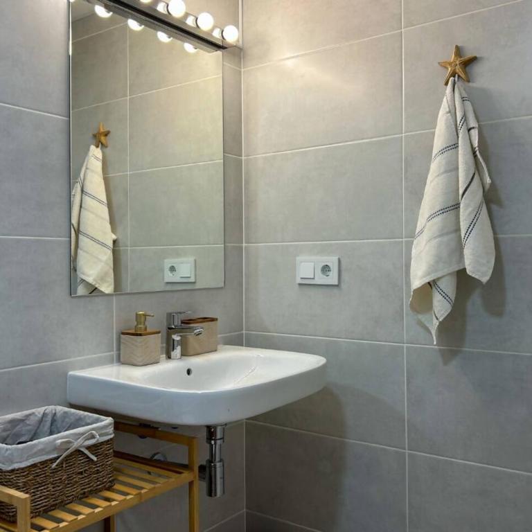 Apartamento con Terraza y Vista al Jardín - Apartamento de 2 dormitorios - 67