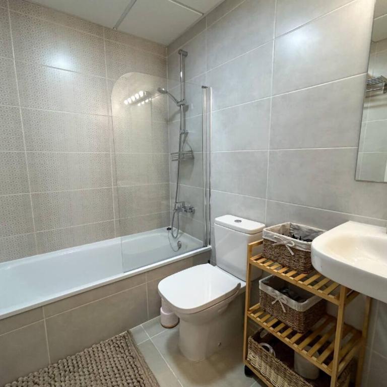 Apartamento con Terraza y Vista al Jardín - Apartamento de 2 dormitorios - 68