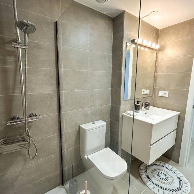 Apartamento con Terraza y Vista al Jardín - Apartamento de 2 dormitorios - 79