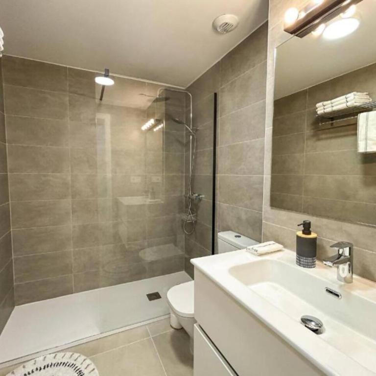 Apartamento con Terraza y Vista al Jardín - Apartamento de 2 dormitorios - 92
