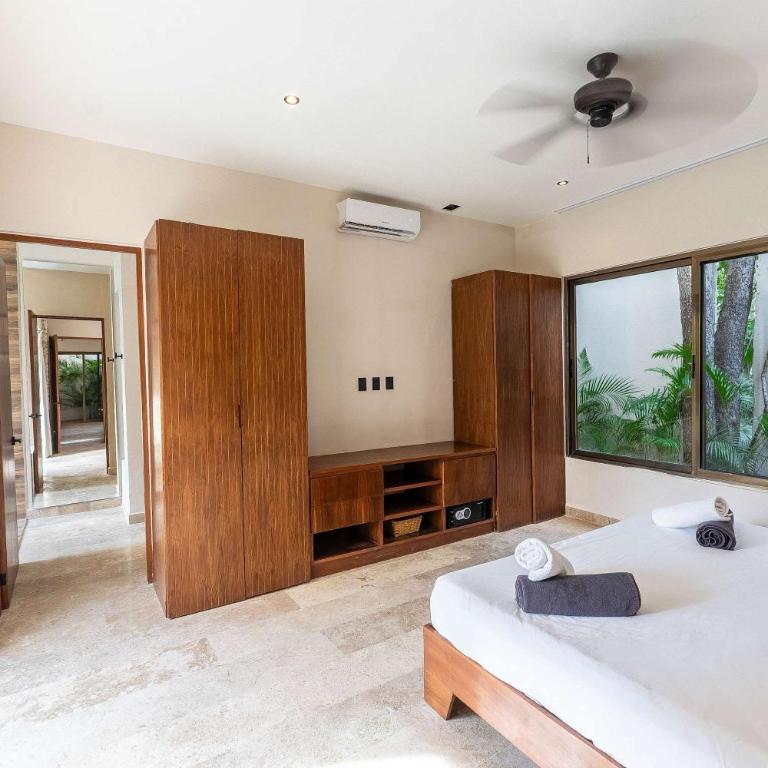 Rare 8BR Dual Villa Getaway with 4 private Pools - Villa - 29
