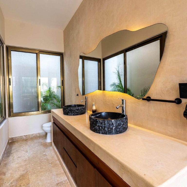 Rare 8BR Dual Villa Getaway with 4 private Pools - Villa - 33
