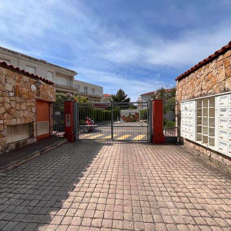 Bel appartement en bord de mer avec piscine lagon et jardin, en résidence sécurisée - Appartement 2 Chambres - 2