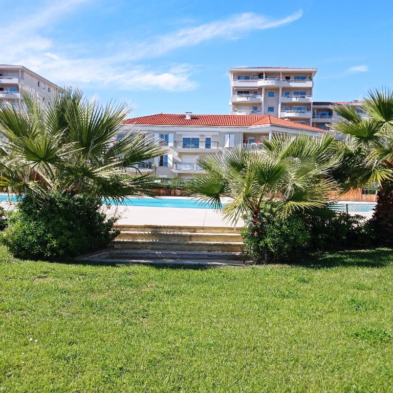 Bel appartement en bord de mer avec piscine lagon et jardin, en résidence sécurisée - Appartement 2 Chambres - 58