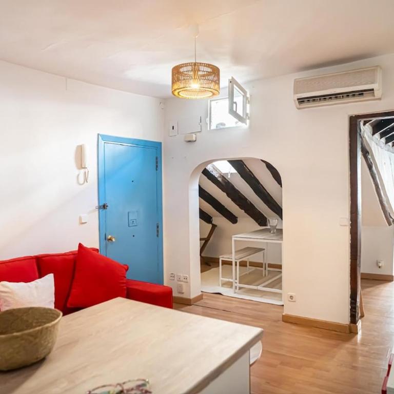 Vive Lavapiés: Culture & Tapas 1 Min from Metro - One-Bedroom Apartment - 1