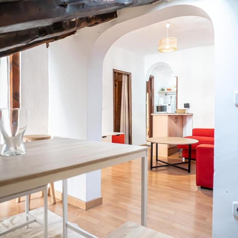 Vive Lavapiés: Culture & Tapas 1 Min from Metro - One-Bedroom Apartment - 2
