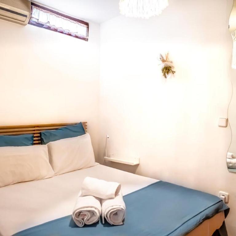 Vive Lavapiés: Culture & Tapas 1 Min from Metro - One-Bedroom Apartment - 8