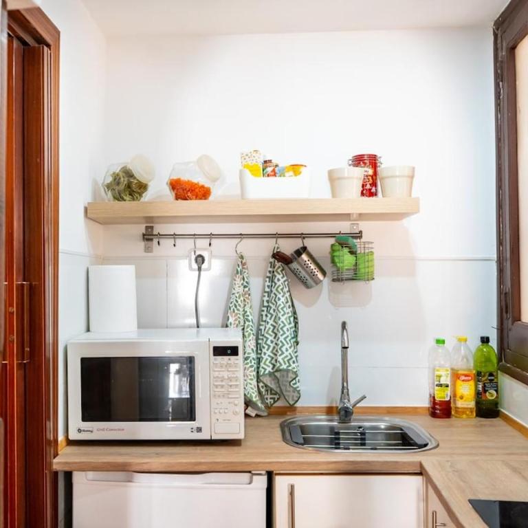 Vive Lavapiés: Culture & Tapas 1 Min from Metro - One-Bedroom Apartment - 17
