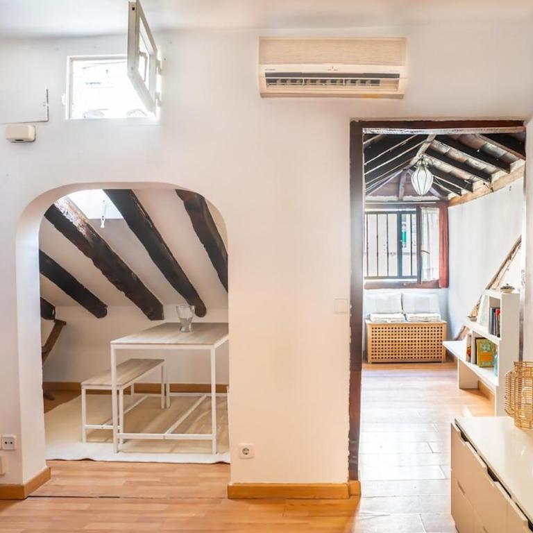 Vive Lavapiés: Culture & Tapas 1 Min from Metro - One-Bedroom Apartment - 19