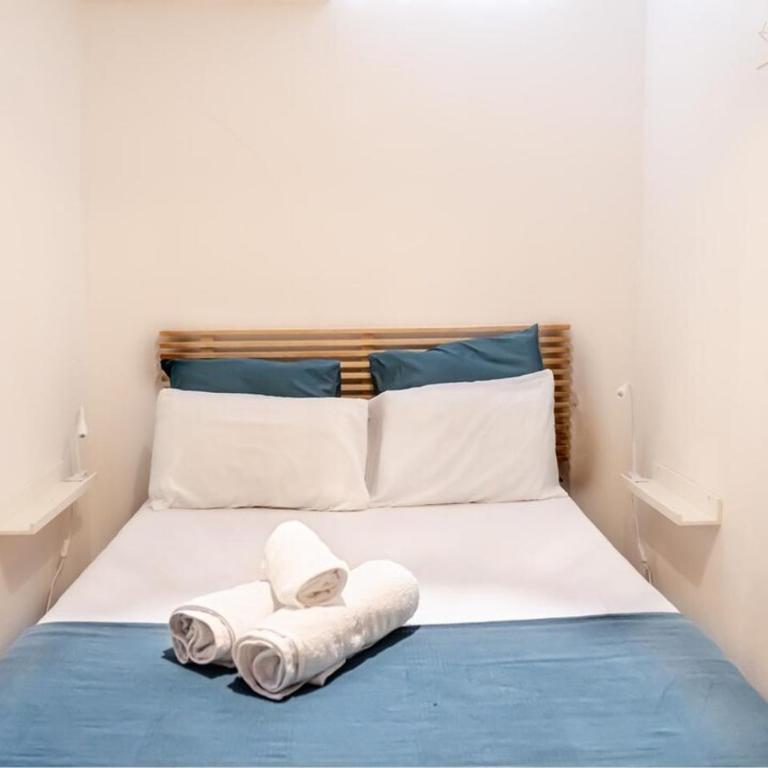 Vive Lavapiés: Culture & Tapas 1 Min from Metro - One-Bedroom Apartment - 22