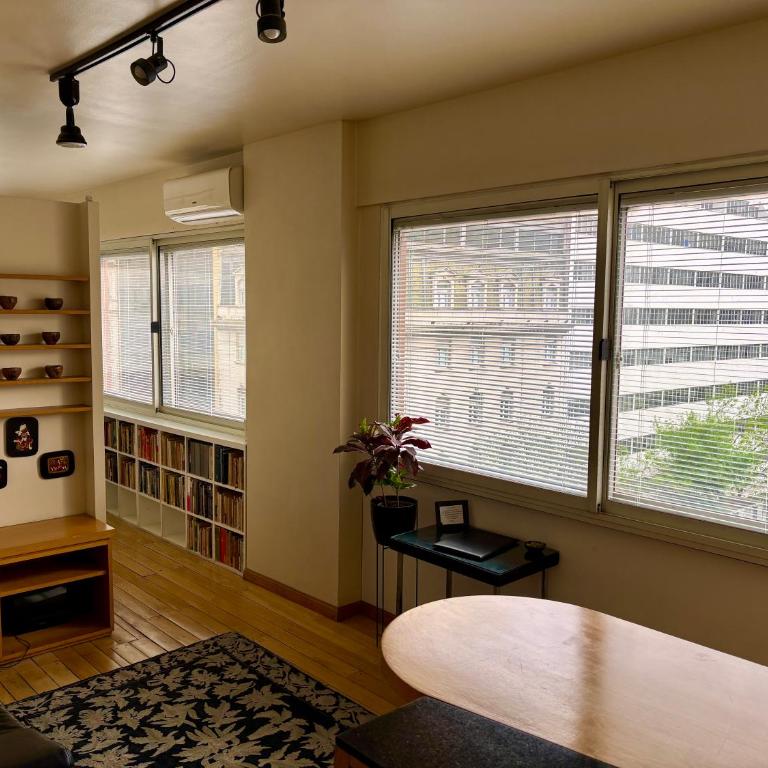 Estilo y comodidad sobre Av Corrientes con garage para autos - Apartamento de 1 dormitorio - 3